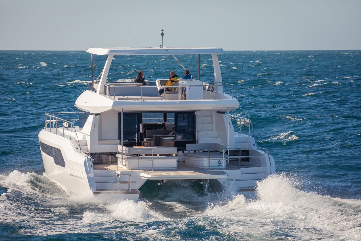 Chris Caswell Examines the Leopard 53 Powercat